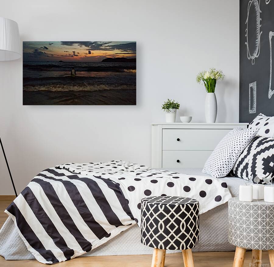 Nighttime ocean sillouette 2 Reproduction