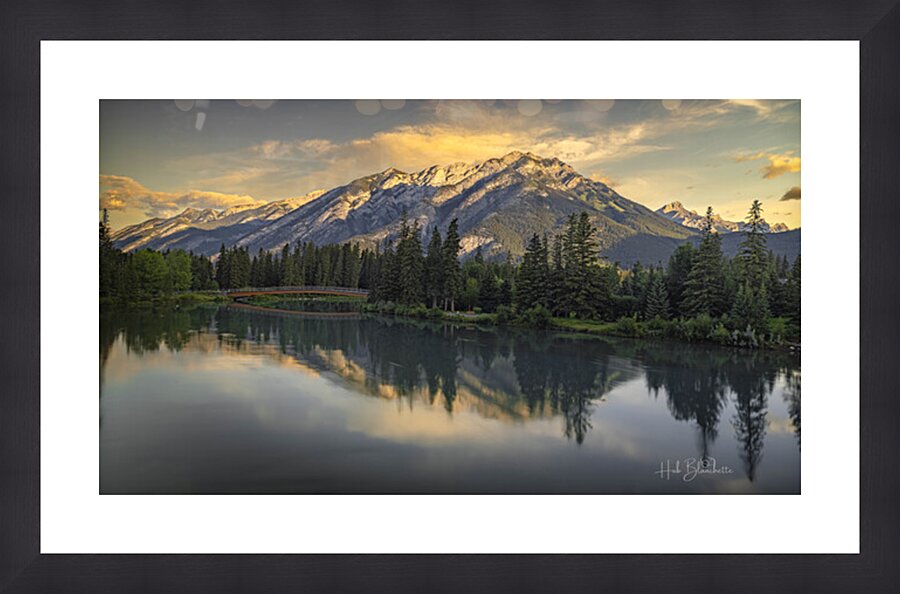 Nancy Pauw Bridge overlooking Mt Norquay in Banff Alberta Canada Cadre photo