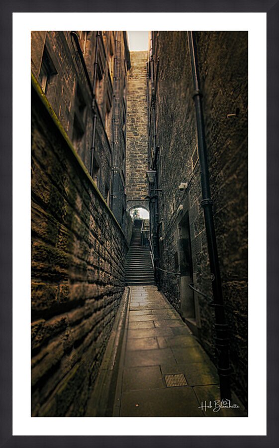 Advocates Close Alleyway Edinburgh Scotland UK Cadre photo