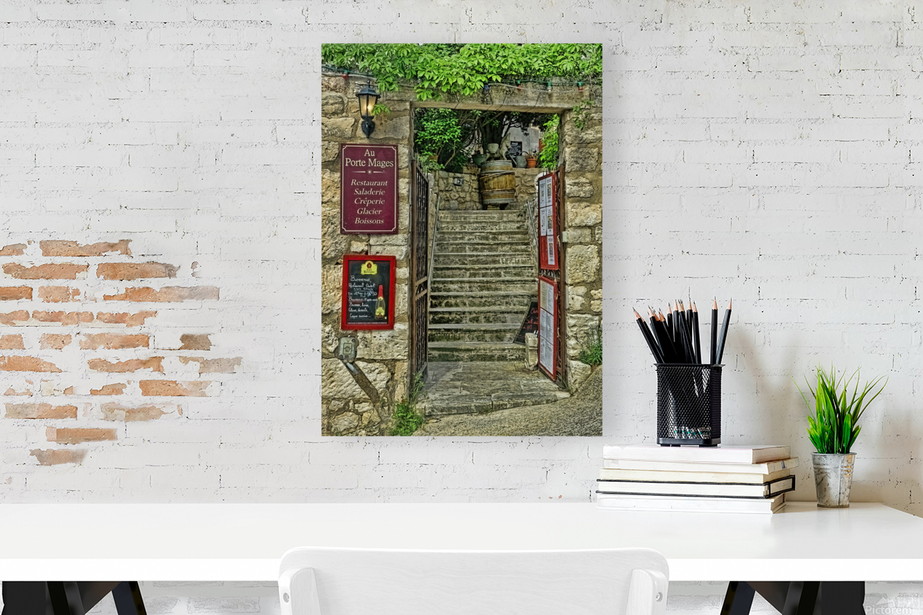 Step up to Med dining Reproduction