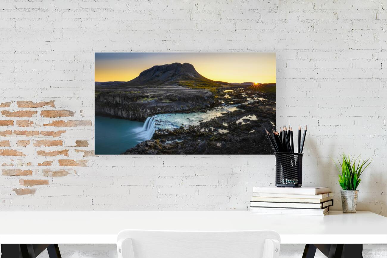 TJOFAFOSS Reproduction