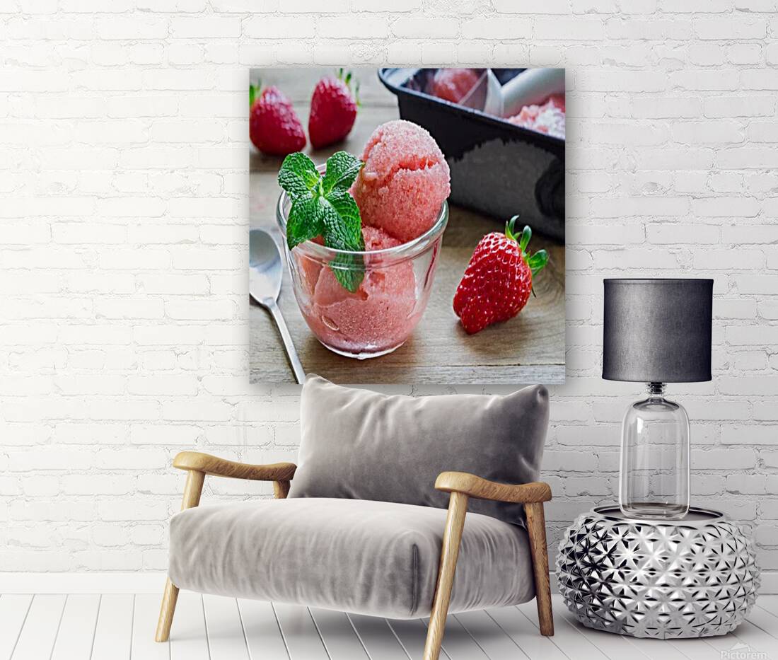 1001717112605 Reproduction