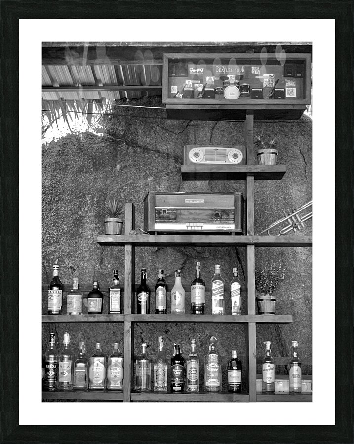 BW Alcohol Shelves Impression et Cadre photo
