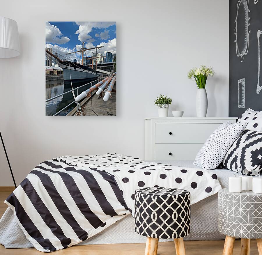 Boat in the City Reproduction