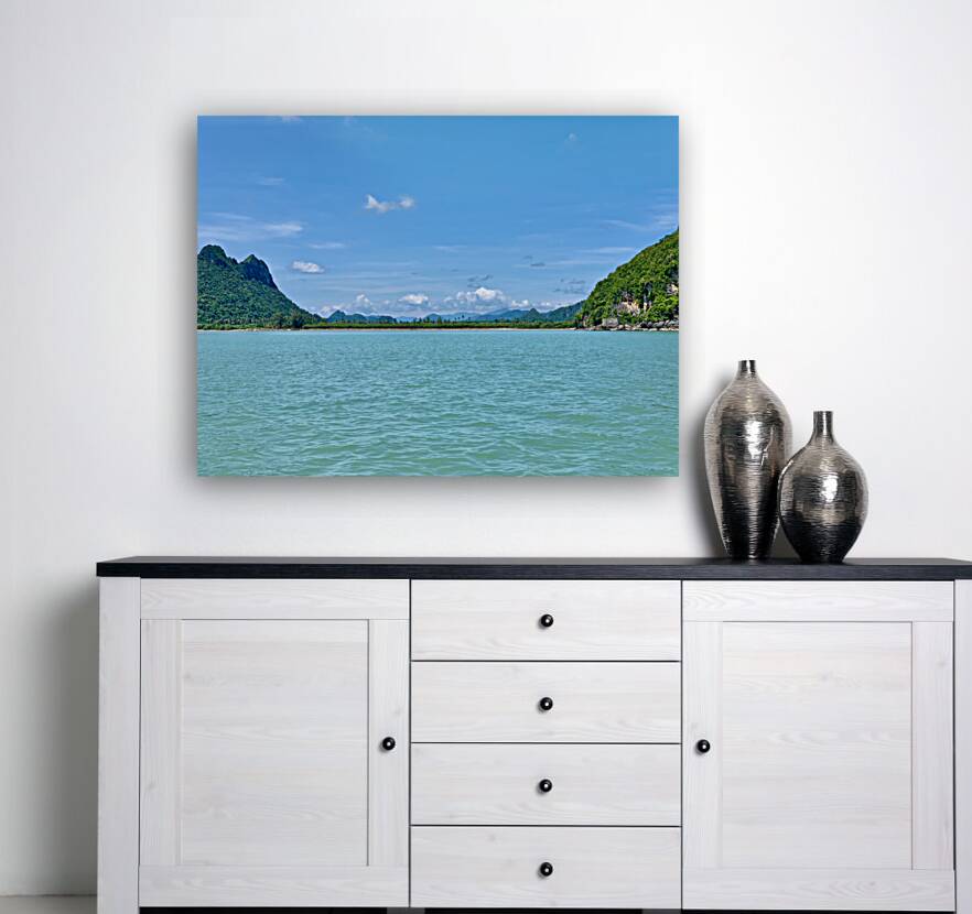 Flat in Between Reproduction