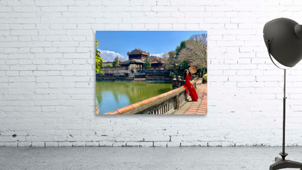 The Lady in Red Vietnam Wall Preview