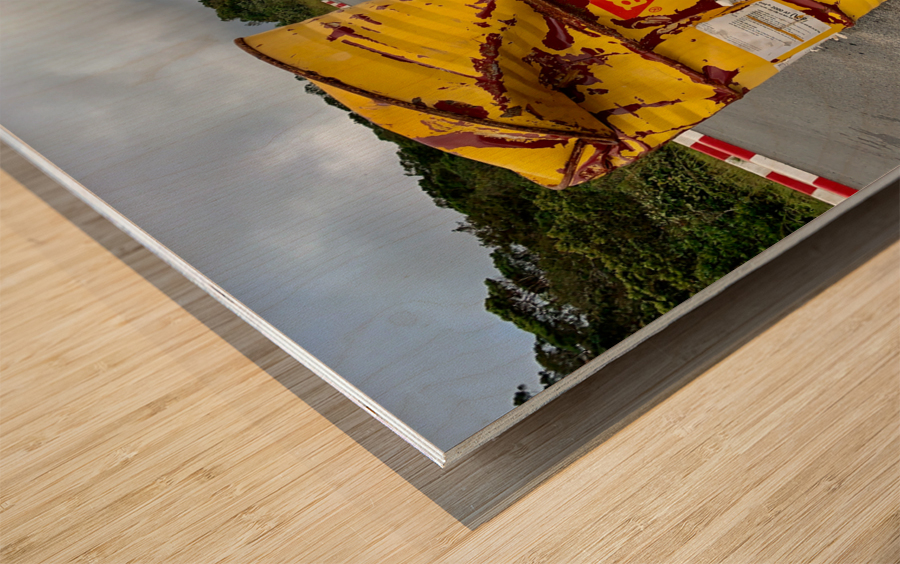 Yellow Barrell on the Road Impression sur bois