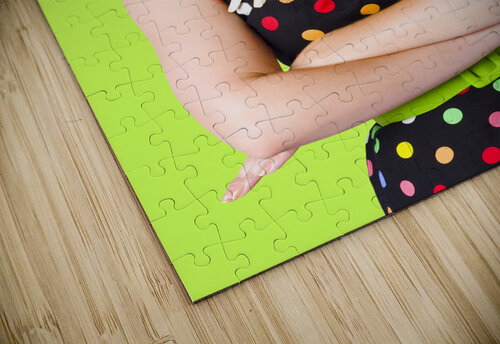 Happy young housewife Jorgo puzzle