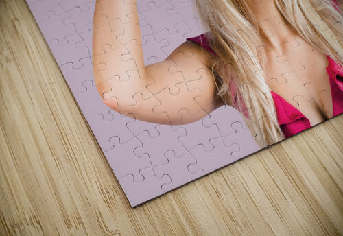 Woman holding love sign Jorgo puzzle