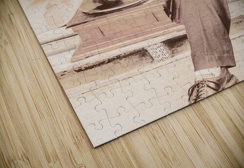 The phonograph in the back alley Jorgo puzzle