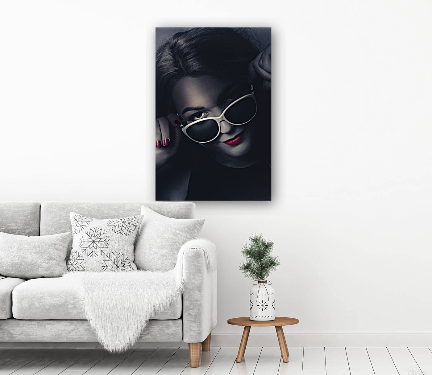 Dark fashion portrait. Female model in sunglasses Reproduction