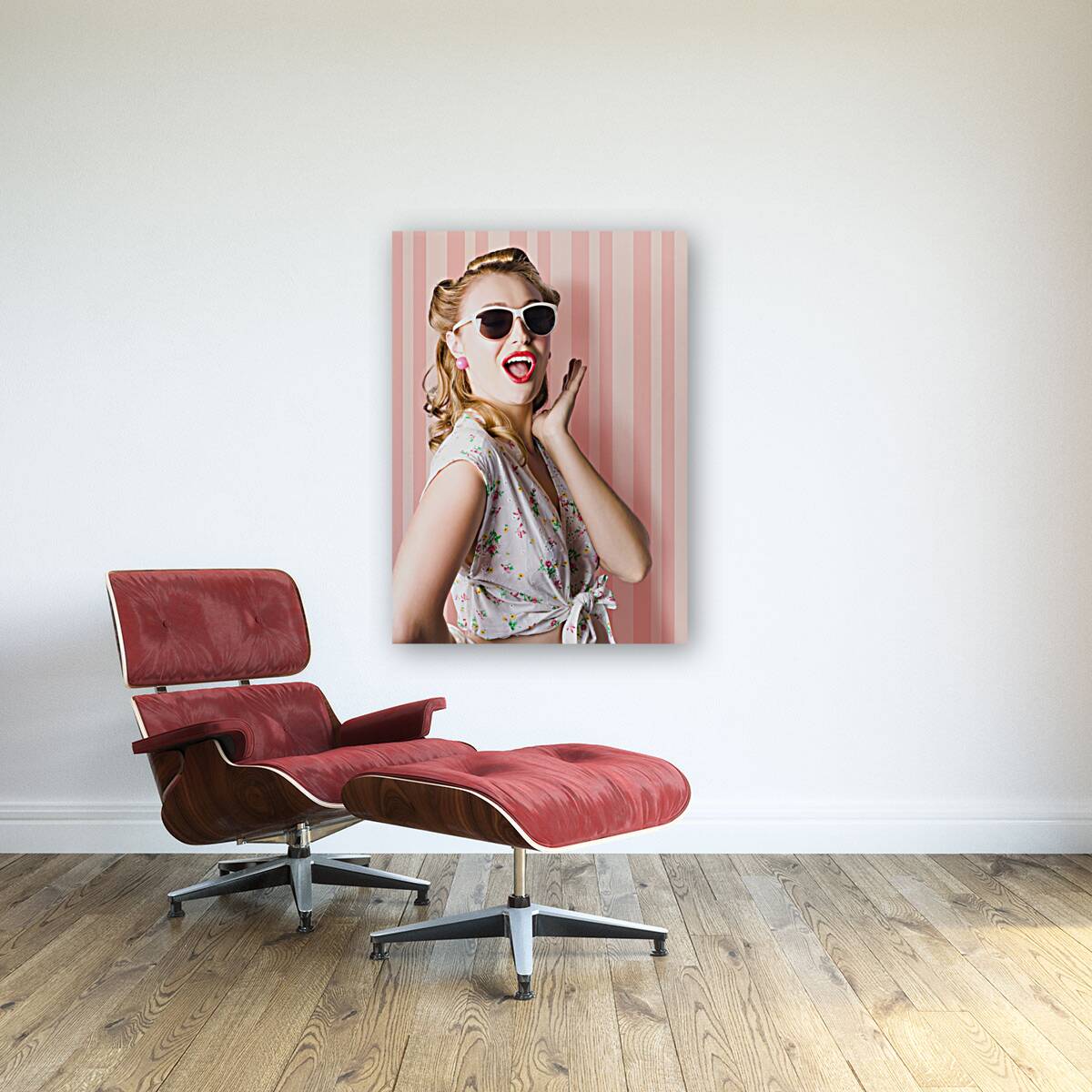 Surprised Girl In Retro Fashion Style Glamur Reproduction