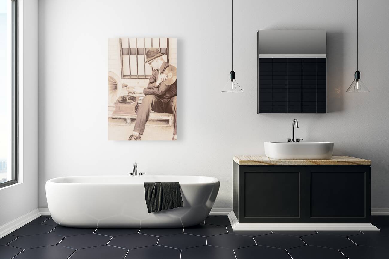 The phonograph in the back alley Reproduction