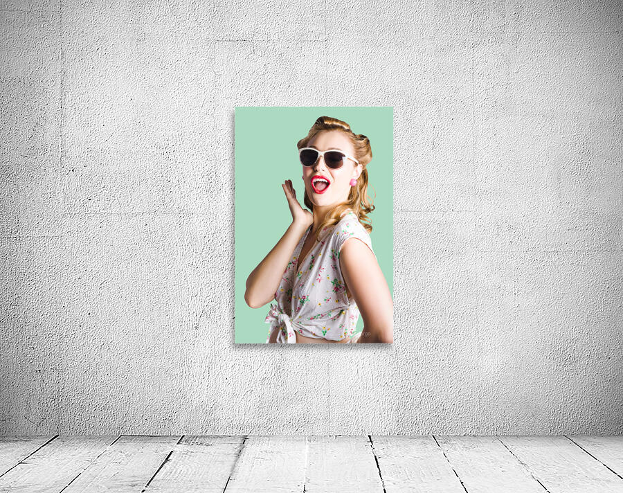 Pinup shouting out loud Wall Preview