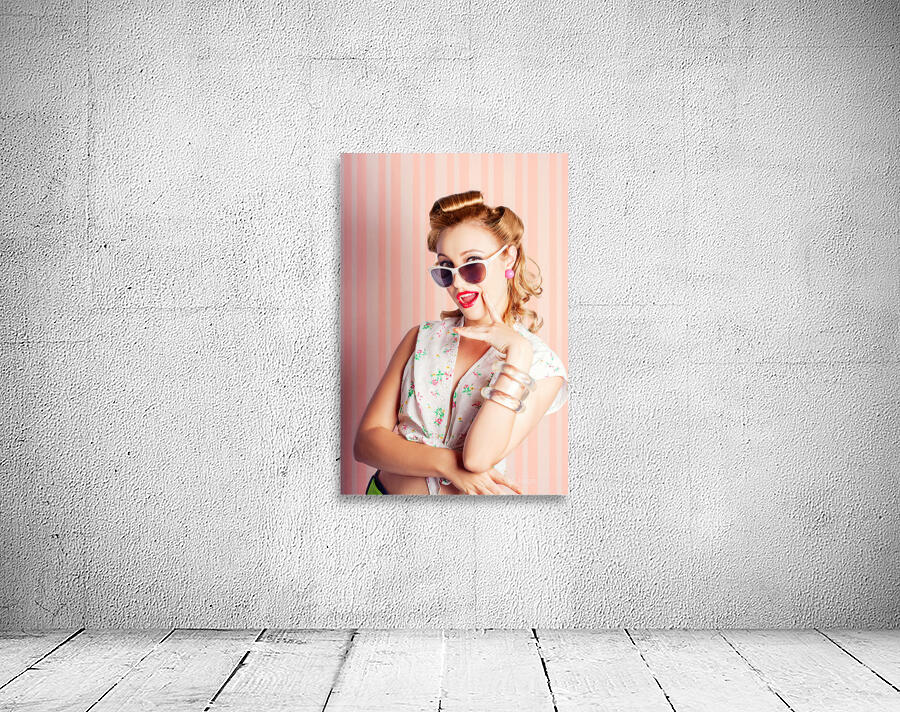 Glamorous Retro Blonde Girl Thinking Fashion Ideas Wall Preview