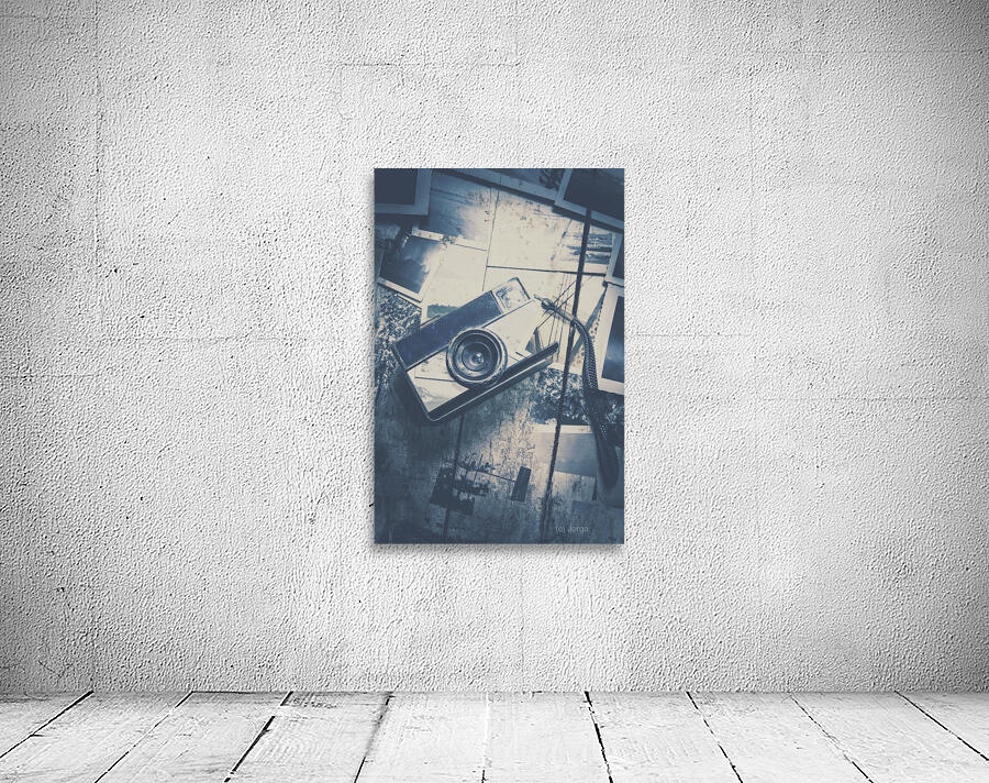 Retro camera and instant photos Wall Preview