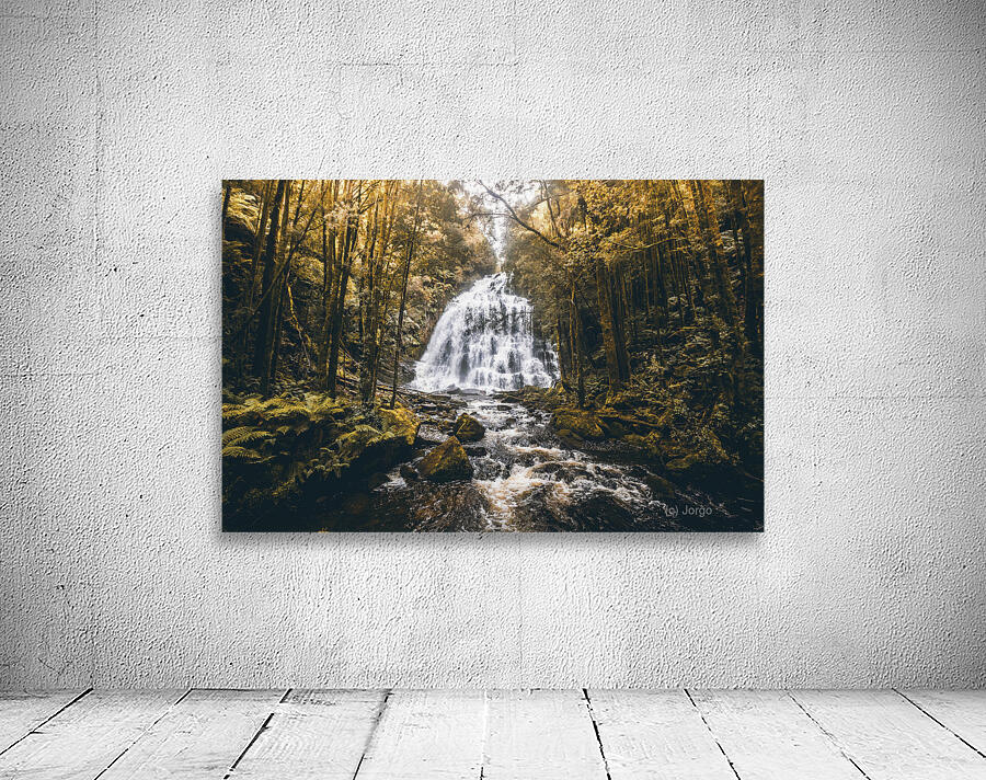 Falls in fall Wall Preview