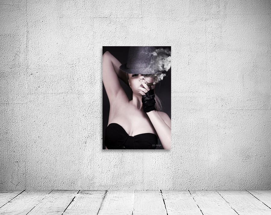 Pondering fashion spy Wall Preview