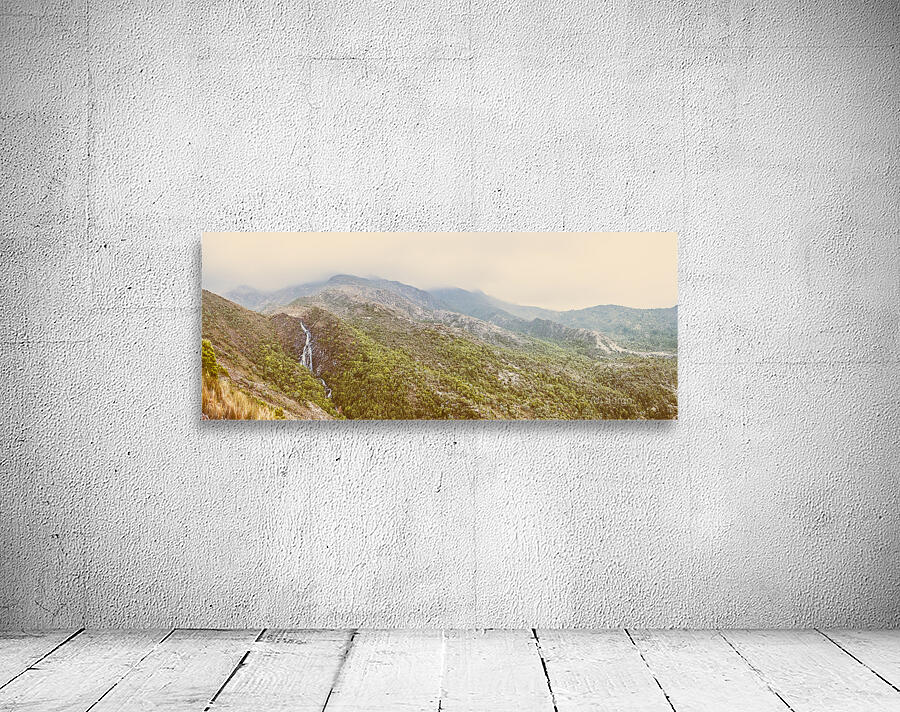 Dreamy mountain expanse Wall Preview