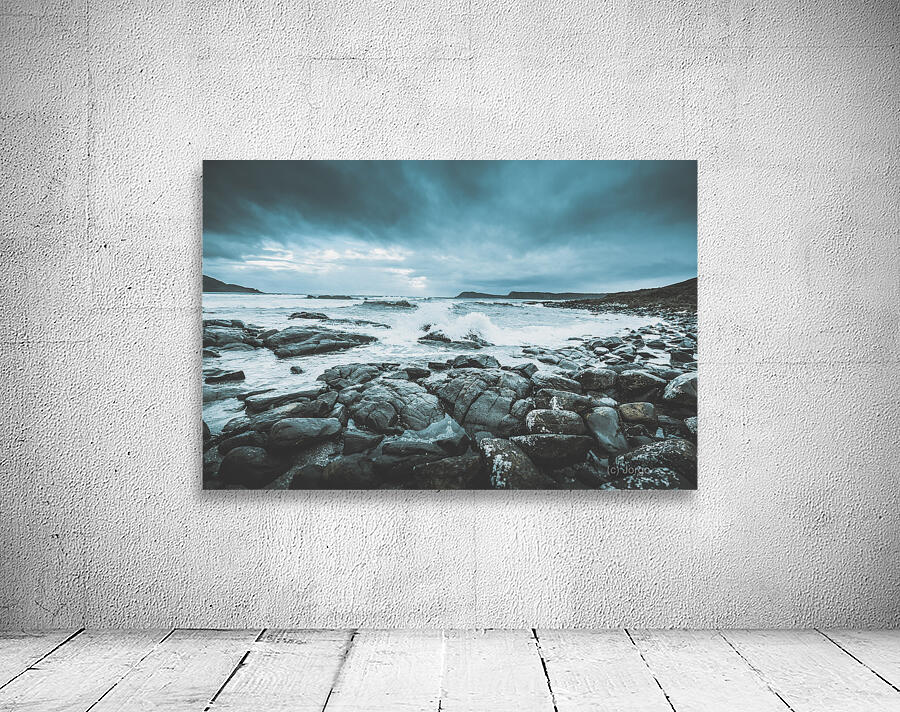 Suspenseful seas Wall Preview