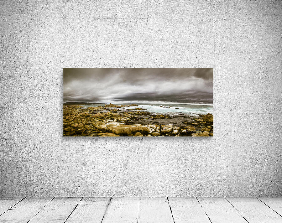 Beauty in oceanic drama Wall Preview