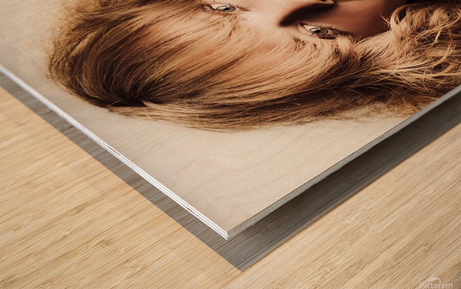 Dreamy vintage beauty holding skeleton keys Wood print