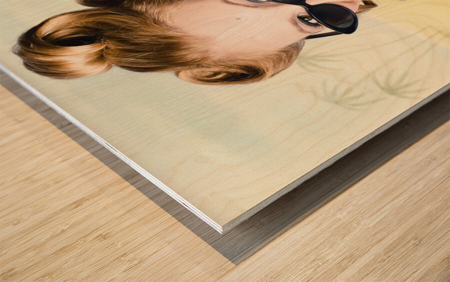 Surprised pinup girl on tropical beach background Wood print