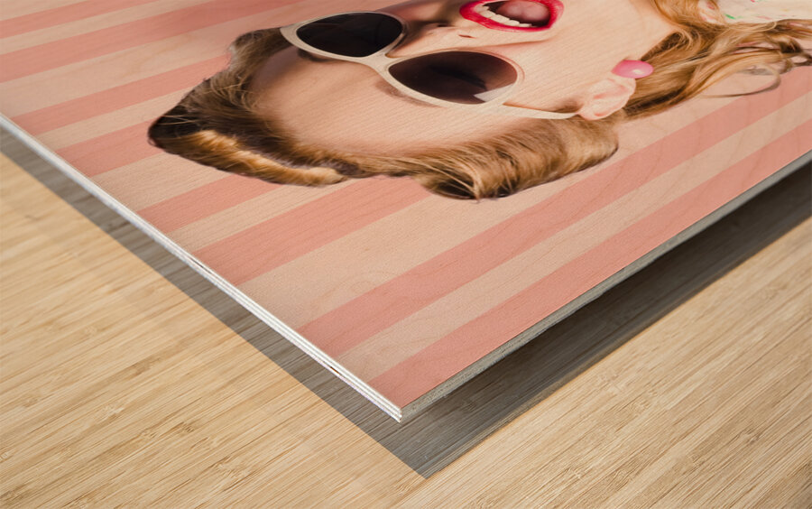 Surprised Girl In Retro Fashion Style Glamur Wood print