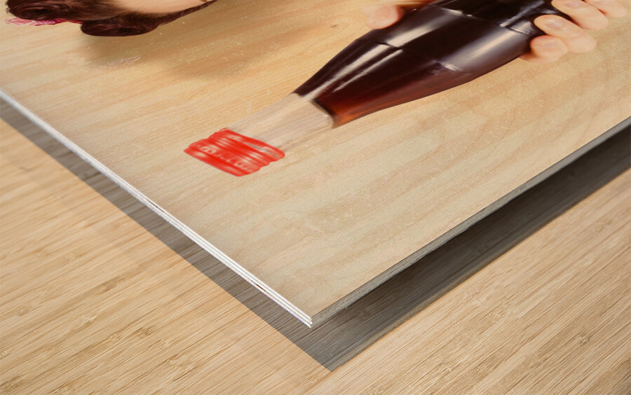 Female pin-up waiter serving drink at summer party Wood print