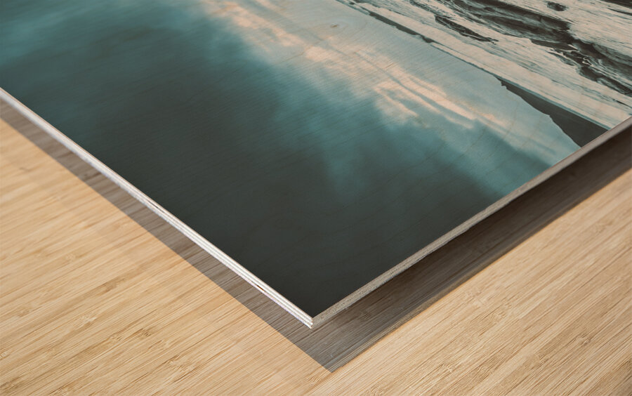 Suspenseful seas Wood print