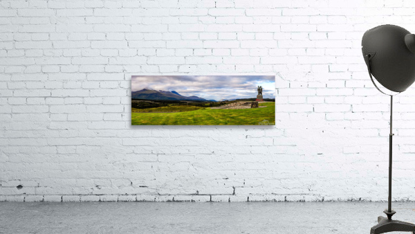 Standing Tall: A Commandos View of the Memorial and the Scottish Highlands Wall Preview