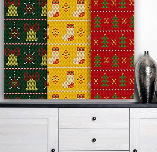 knitted christmas pattern with socks bells by Etnousta