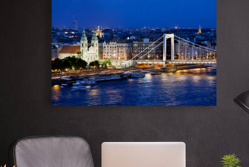 Night in Budapest by Socratubik