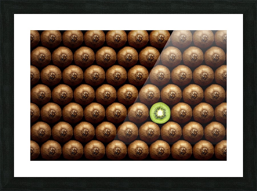 Sliced kiwi between group Picture Frame print