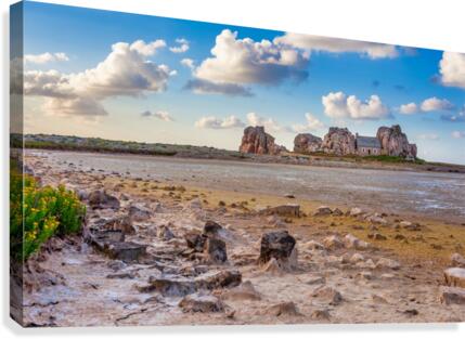 the house between the rocks Canvas Print