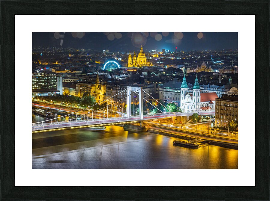 Budapest en nuitee Picture Frame print
