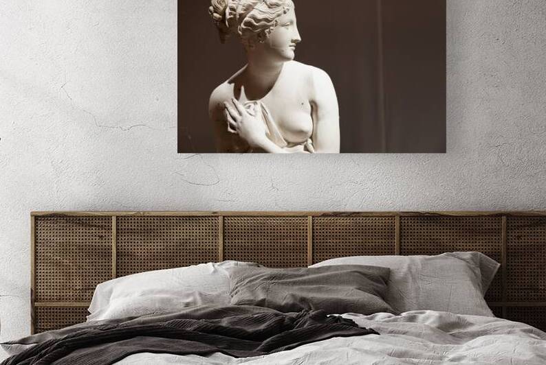 Venus sculpture by Antonio Canova. Classical Aphrodite statue g by Paolo Modena