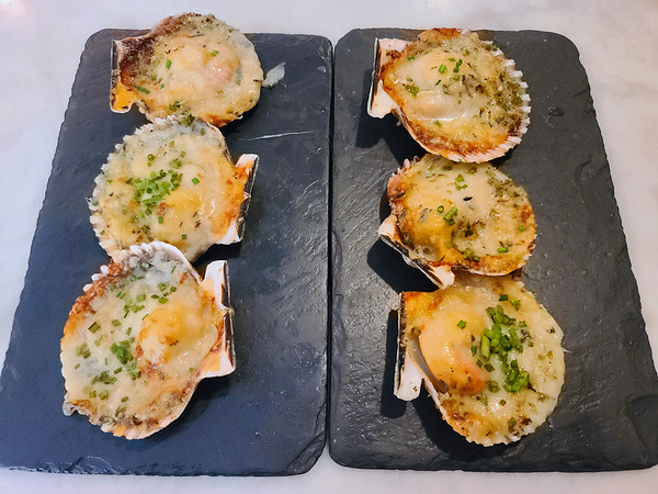 Coastal Ember and the Warm Glow of a Perfectly Baked Shell Téléchargement Numérique