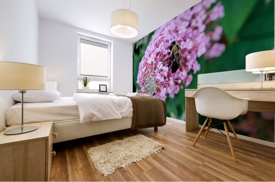 Bee Still on Butterfly Bush Impression murale