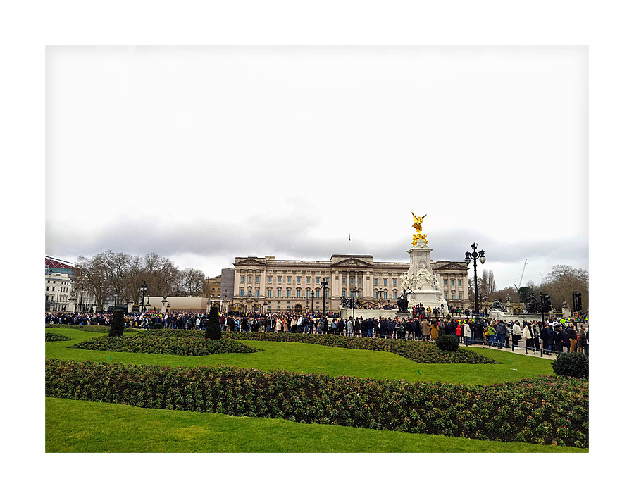 Buckingham Palace Picture Frame print