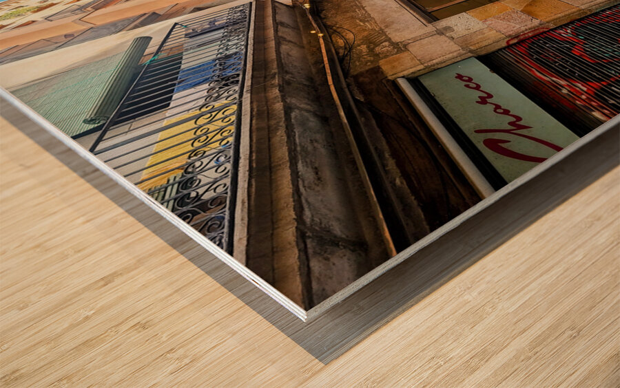 Streets of Barcelona: Where Stories Sneak Between Walls Impression sur bois