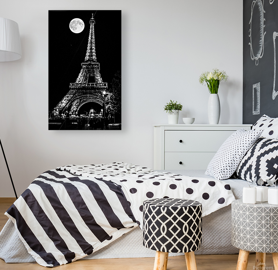 Eiffel Tower at night Reproduction
