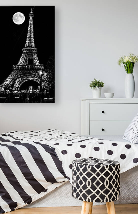 Eiffel Tower at night Reproduction