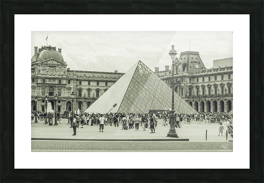 Le Louvre V Picture Frame print