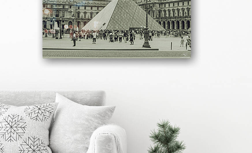 Le Louvre V by THOMAS PATRICK KENNEDY