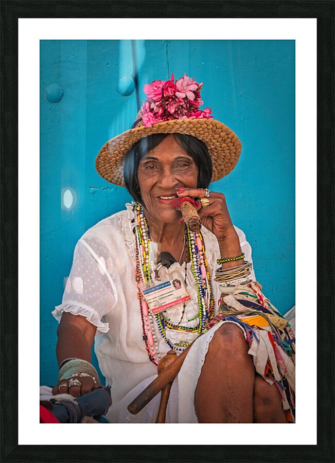 Lady in White With Cigar Impression et Cadre photo