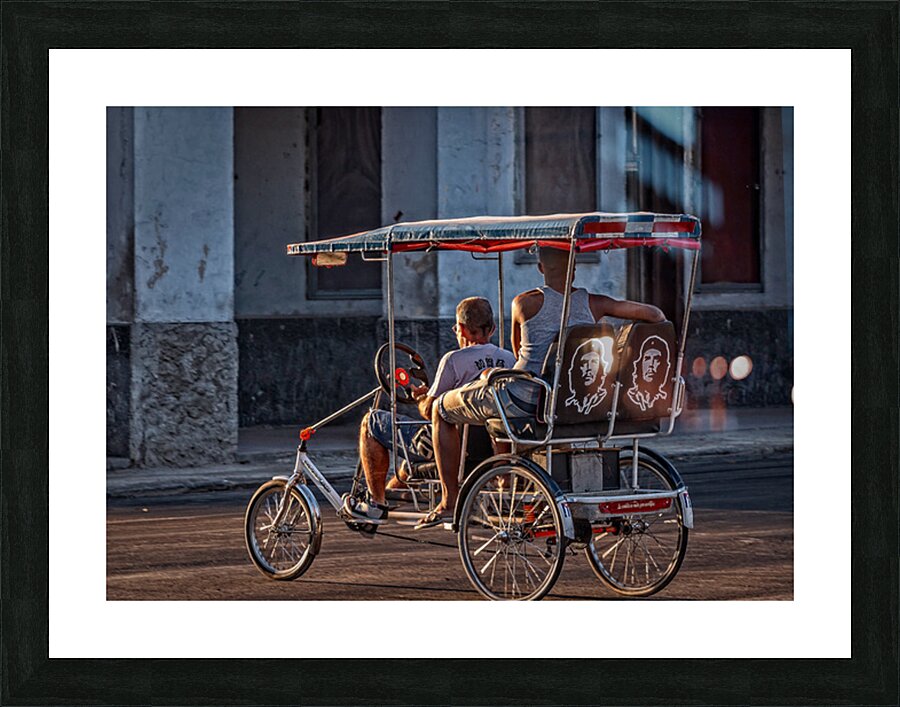 Bicycle Taxi at Golden Hour Impression et Cadre photo