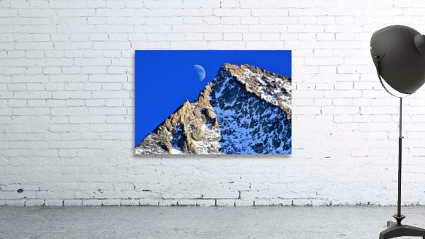 Peak Half Moon Wall Preview