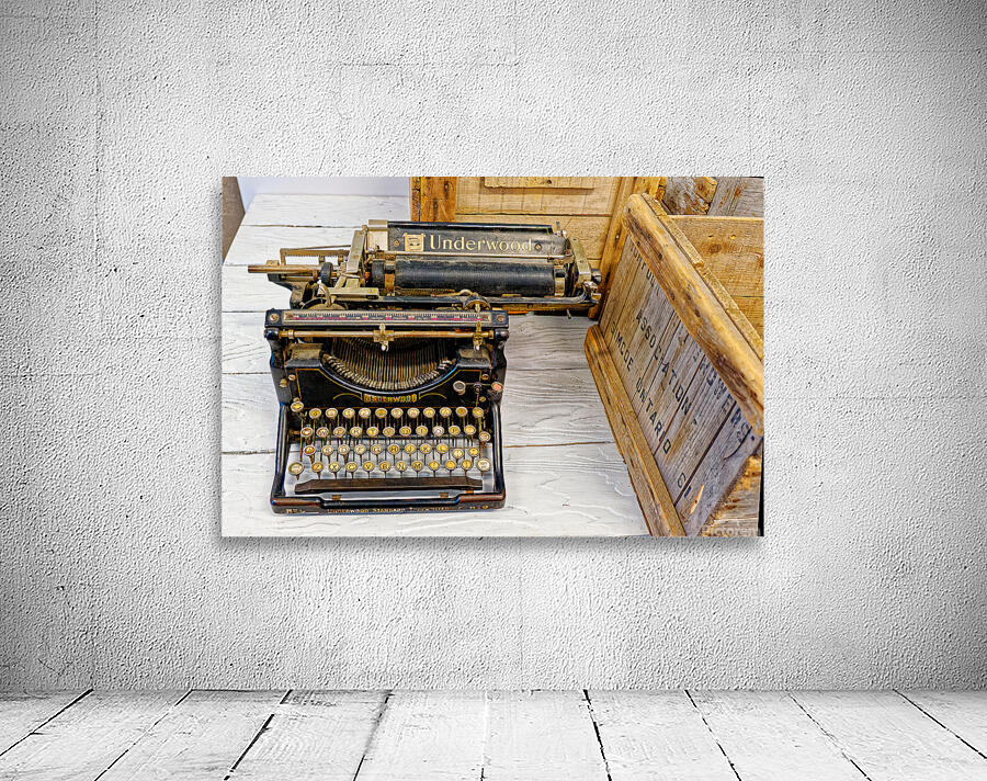 Old Underwood Typewriter Wall Preview