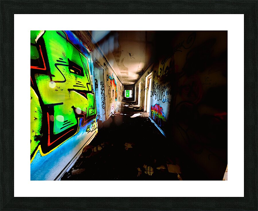 Glowing Grafiti On Decaying Hallway Of Abandoned Luxury Hotel Impression et Cadre photo